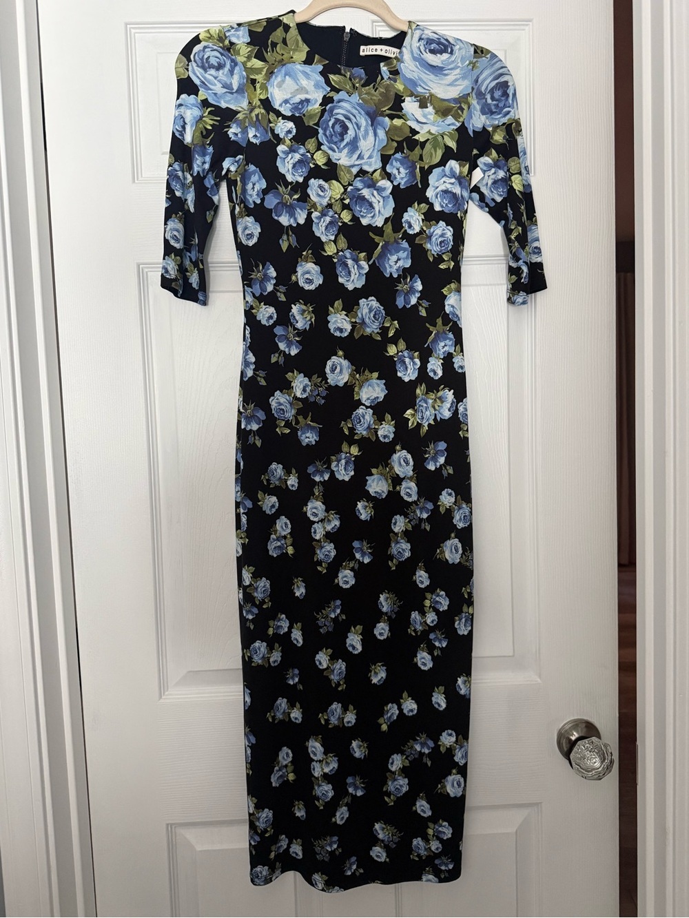 Alice + Olivia Black Midi Dress with Blue Rose Print Size 0 Brand New!